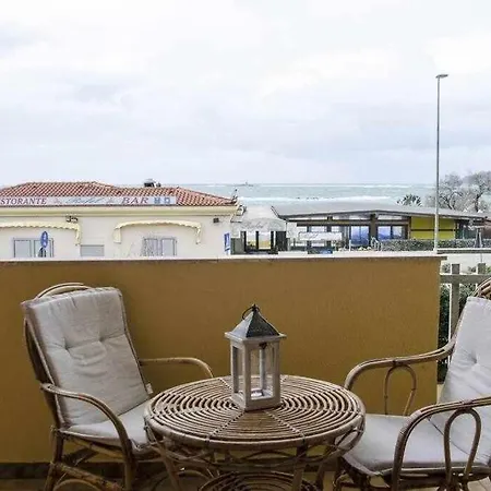Bilocale Fronte Mare Sparaglione *