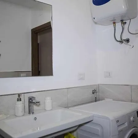 Holiday home Bilocale Fronte Mare Sparaglione